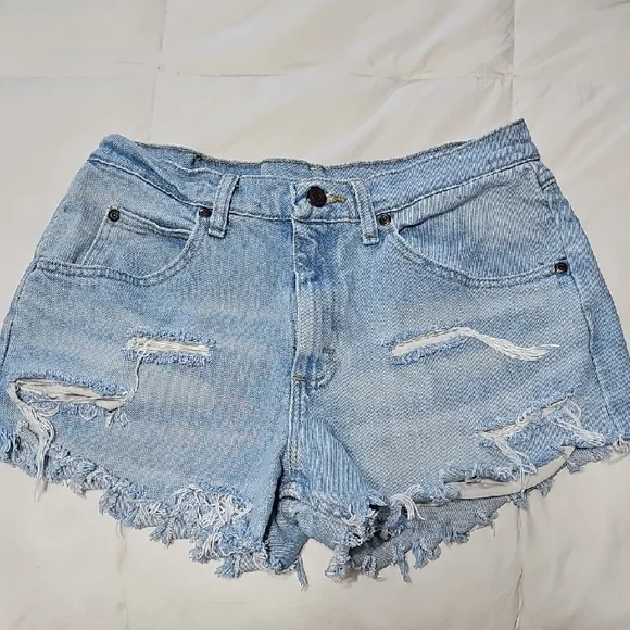 Womens Sz 29 WRANGLER cut Off Shorts. Super Duper Cute And Distressed