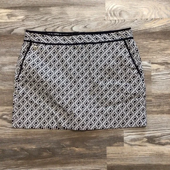 Liz Claiborne Black and White Geometric Print Skort 14