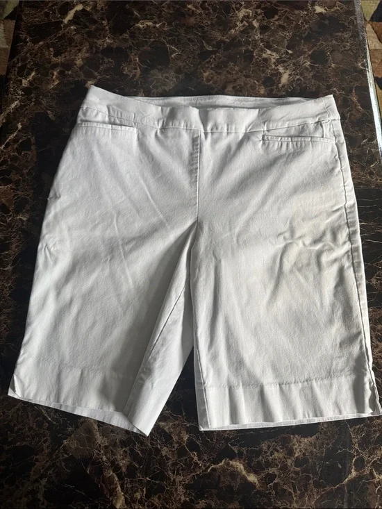 Chico's Beige Pull-On Bermuda Shorts with Welt Pockets - Women’s L(12/14)