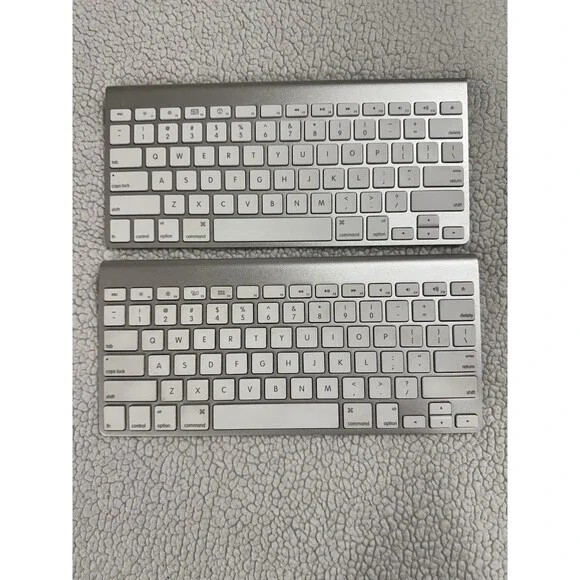 Apple A1314 Wireless Keyboard - 2 PC Tested And Working