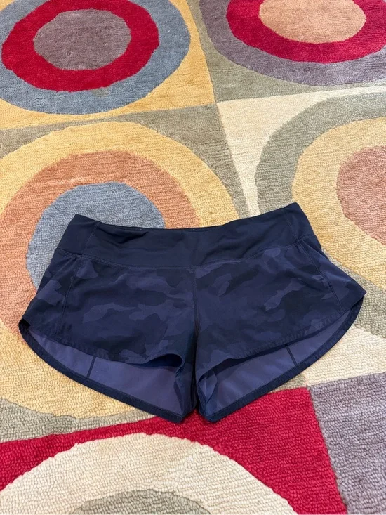 Lululemon Speed Up Shorts 2.5” Low Rise Camo Print Built in Underwear Size 8