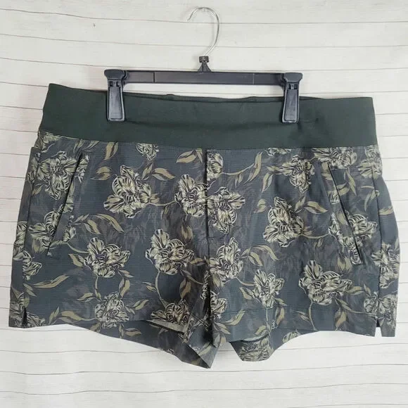 ATHLETA TREKKIE NORTH PRINTED SHORTS, SZ 18