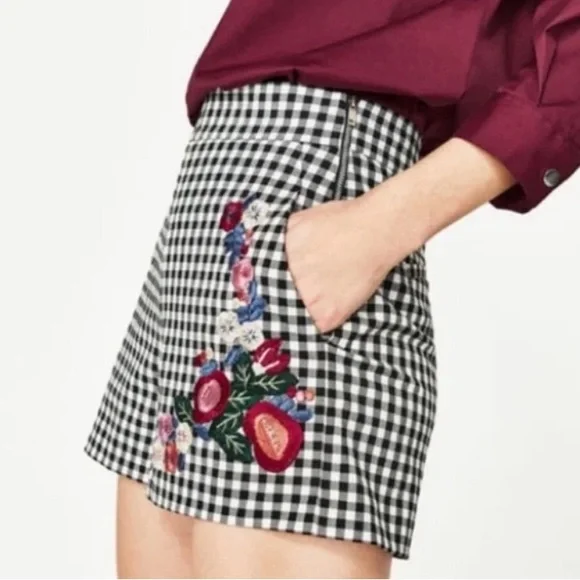 Zara High Waist Gingham Floral Embroidered Shorts Size Medium Artsy Fairy grunge