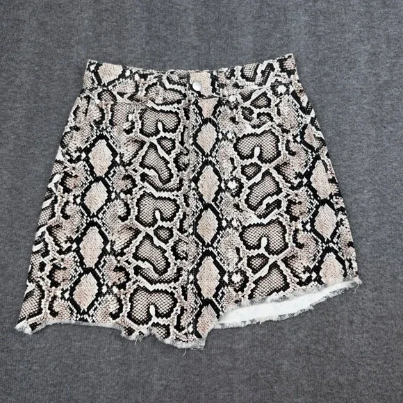 Zara‎ TRF Snakeskin Denim Shorts Womens Size S Tan Black Animal Print Raw Hem
