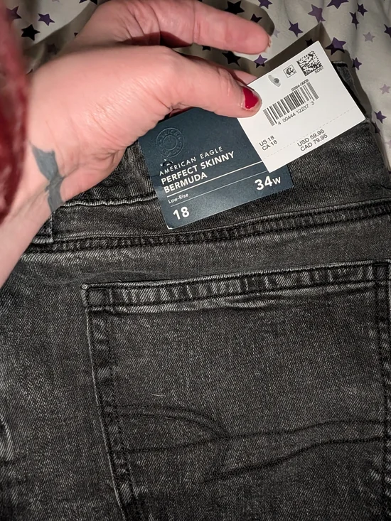 Brand New -American Eagle Outfitters Black Wash Perfect Skinny Bermuda-size 18