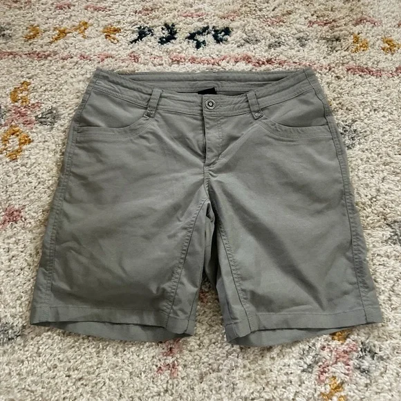 Kuhl knee length gray‎ shorts 8