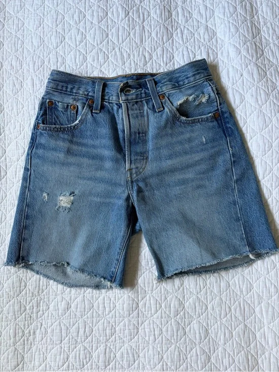 Levi’s cutoff style shorts
