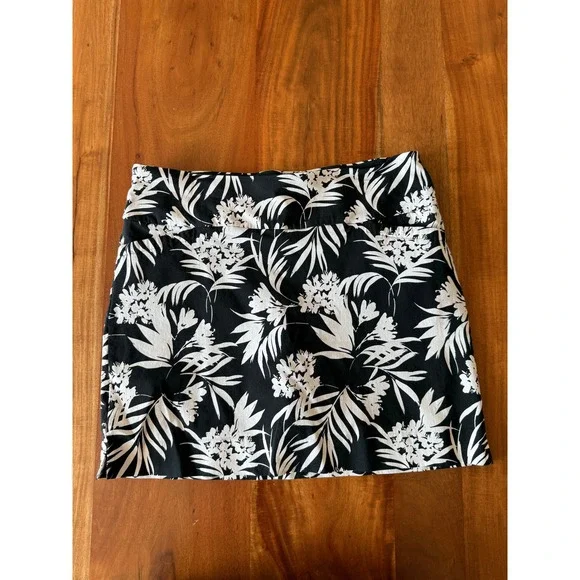 S.C.&CO‎ Women's Black/White Floral Skort Size XXL