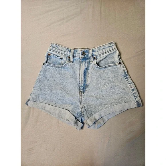 Abercrombie & Fitch Mom Short Womens 23 Light Blue Curve Love Acid Wash Cuffed