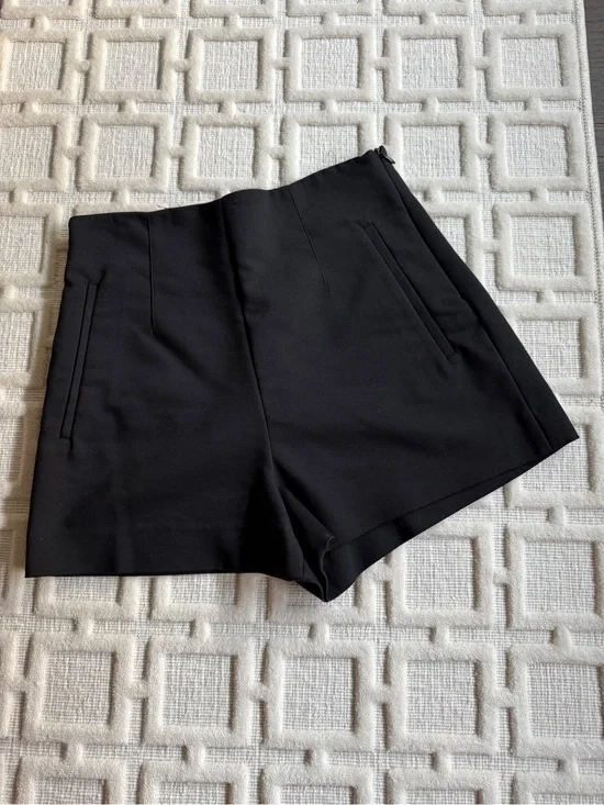 Zara Black High-Waist Tailored Shorts with Welt Pockets