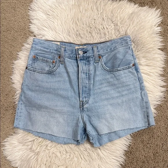 Levi’s Women’s Premium High Rise Cutoff Buttonfly Jean Shorts‎ Size 30