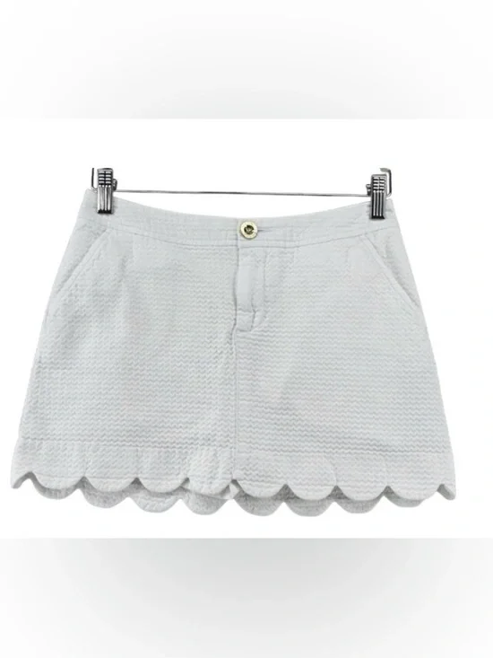 Lilly Pulitzer Scalloped Hem White Textured Shorts size 2 front and back pockets