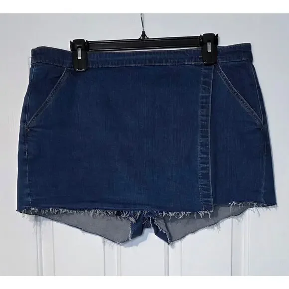 Torrid frayed Womens Denim Skort Plus sized 20‎ Frayed Hem