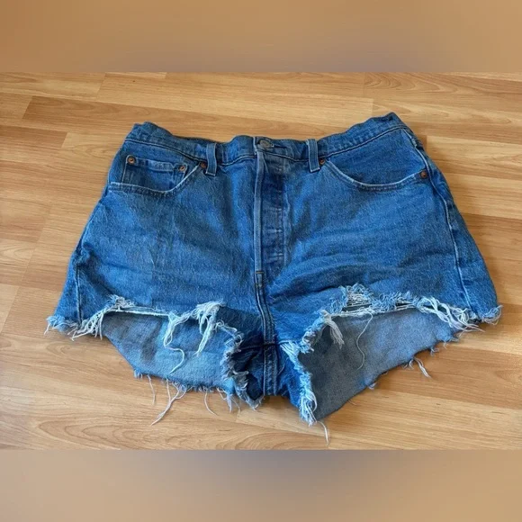 Levis 501‎ Denim Distressed Jean Shorts