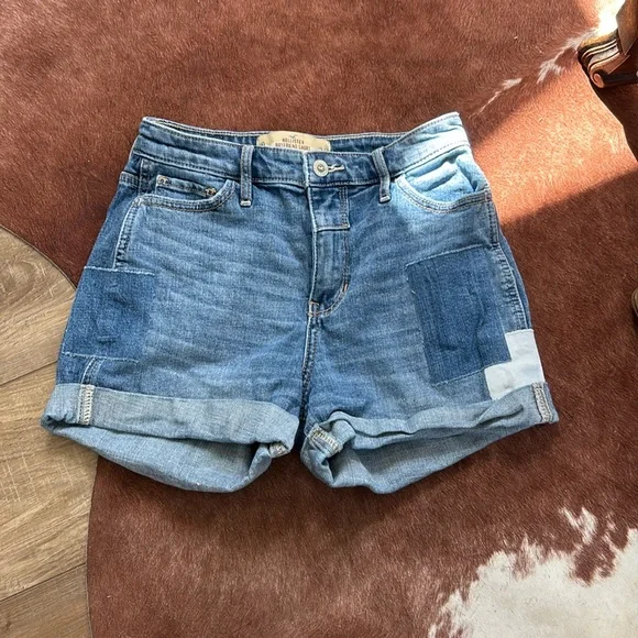 Hollister boyfriends short high rise size 24 patchwork