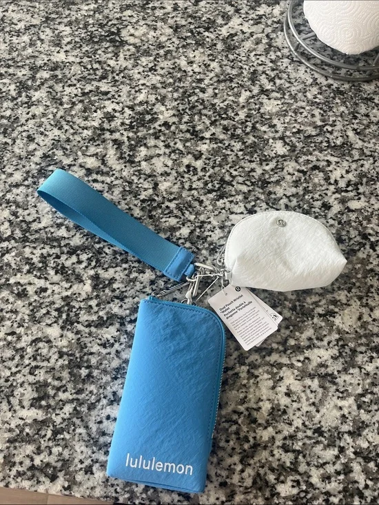 lululemon athletica Blue and White Key & Card Holder Wristlet NWT