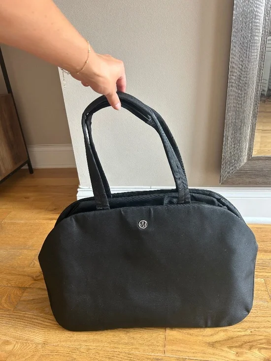 Lululemon city essentials bag