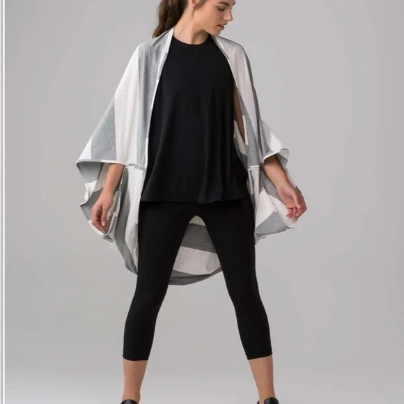 lululemon athletica Gray and White Women's Poncho