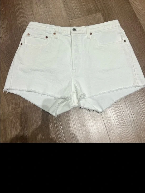 Levi's White Raw-Hem Denim Shorts Size 31