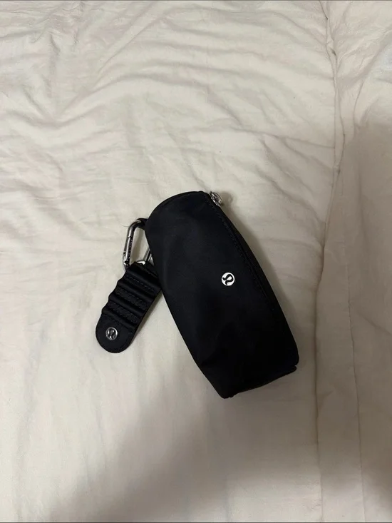Lululemon clip panel nano pouch