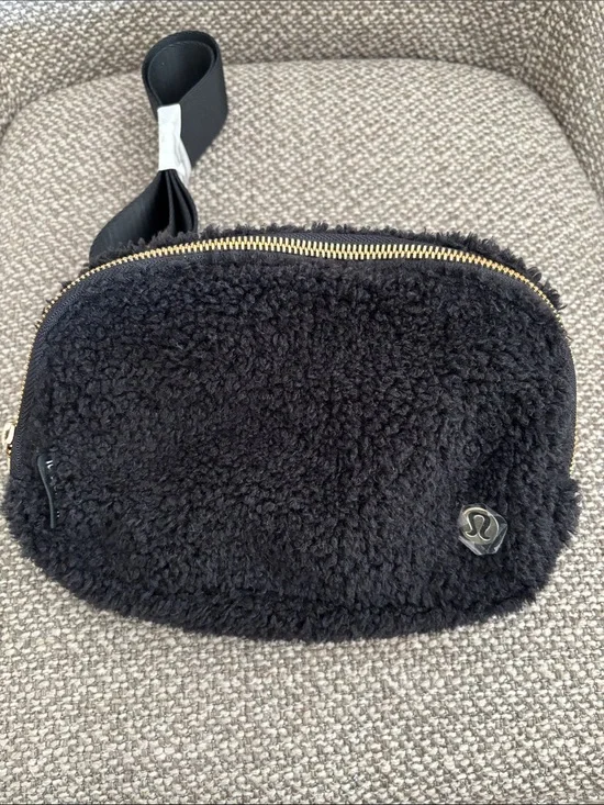 lululemon athletica Black Sherpa Belt Bag with Gold Zipper