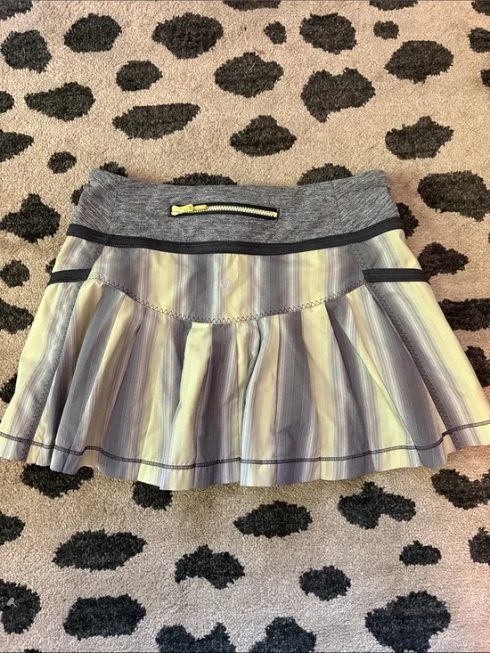 Striped Pleated Mini Skirt in Gray and Cream. Lululemon size 2. Great condition
