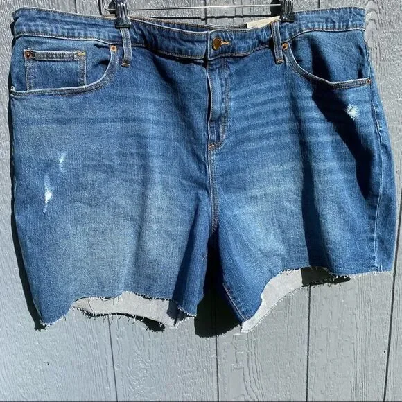 Universal Thread Boyfriend Jean Shorts 26W NWT