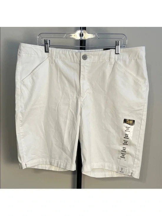NWT Lee White Flat Front Chino Shorts Mid Rise 9” Inseam Plus 18