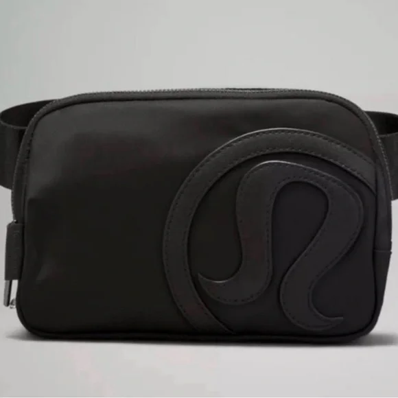 Lululemon Everywhere Belt Bag 1L Black Large 3D Logo EUC