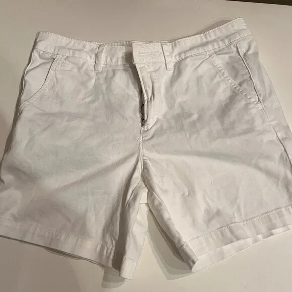 Anthropologie White‎ Chino Shorts Size 27 Relaxed Fit with Pockets 💗