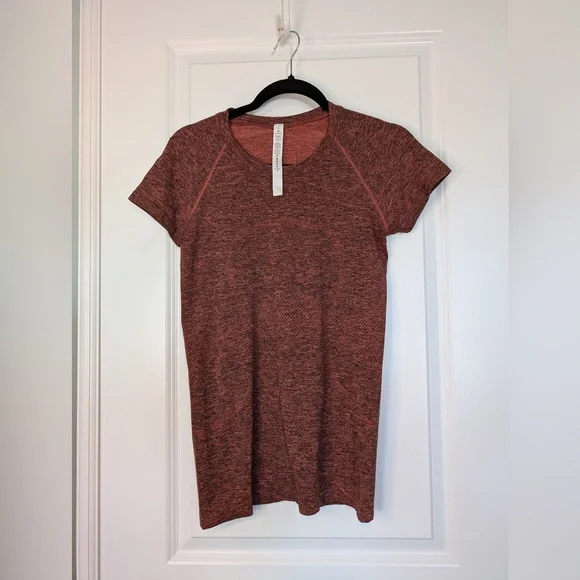 Lululemon Swiftly Tech Short Sleeve 2.0 Flare / Black Size 6