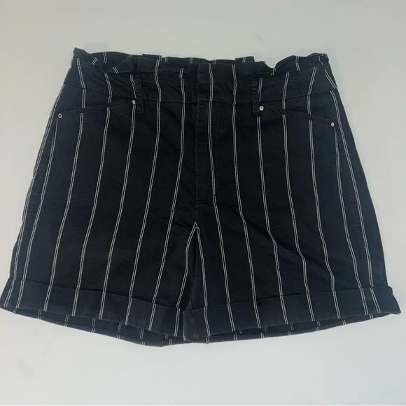 White House Black Market Pinstripe high rise paper bag 5”inch shorts size‎ 4