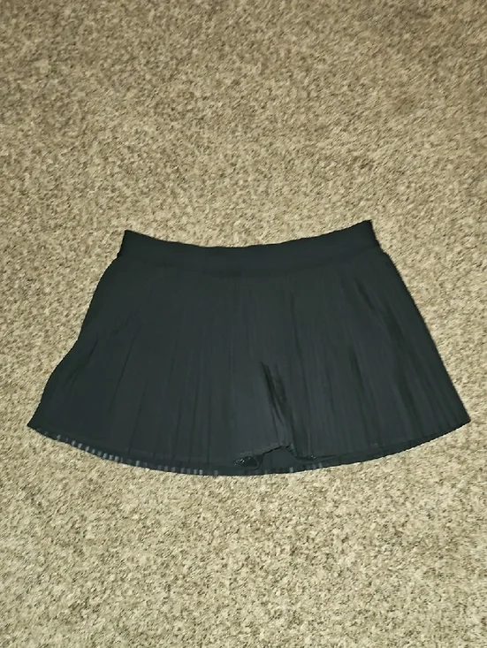 Lululemon Black Pleated Skirt With Shorts Underneath!! Great Condition, Sz 10