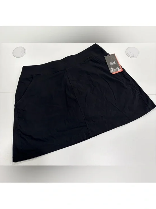 Mountain Hardwear Women's Small Dynama Skort Black NWT Athletic Fit 3