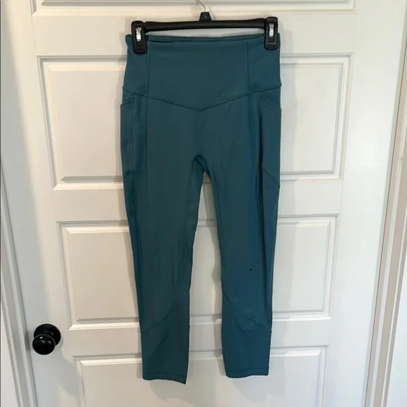 Lululemon leggings hole in left knee 6