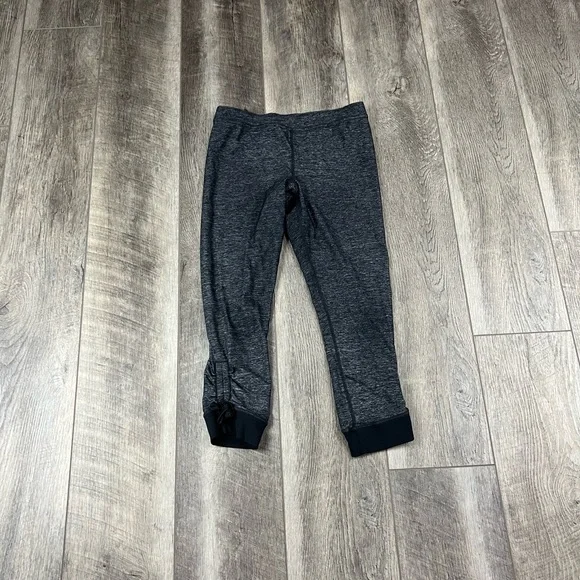 Lululemon Grey‎ Cropped Leggings