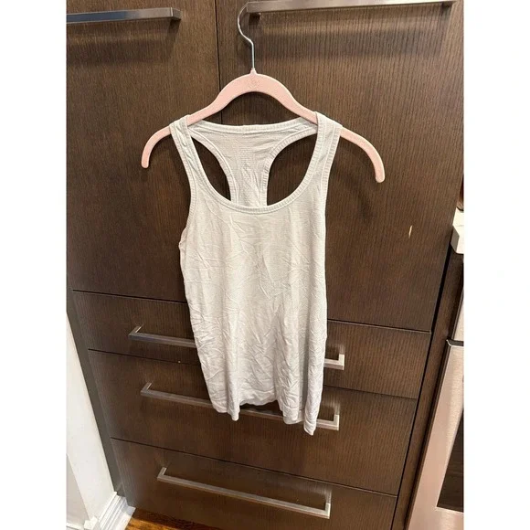 Lululemon swiftly tank‎ white women's 6