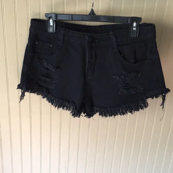Black jean‎ shorts size large
