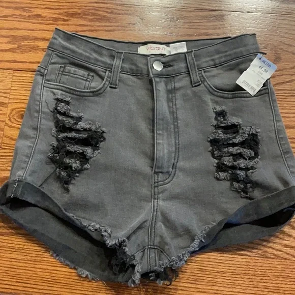 NWT AKIRA VIBRANT MIU HOT SHORTS. Distress high rise ripped front raw hem Med