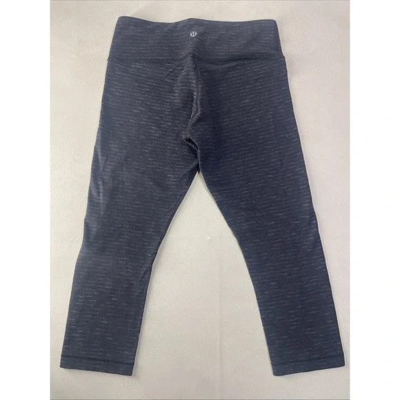 Lululemon‎ gray and black textured athletic capri leggings Size 8