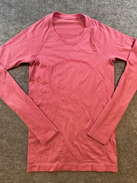 Lululemon Women’s Long Sleeve Performance Top – Size 4 – Pink