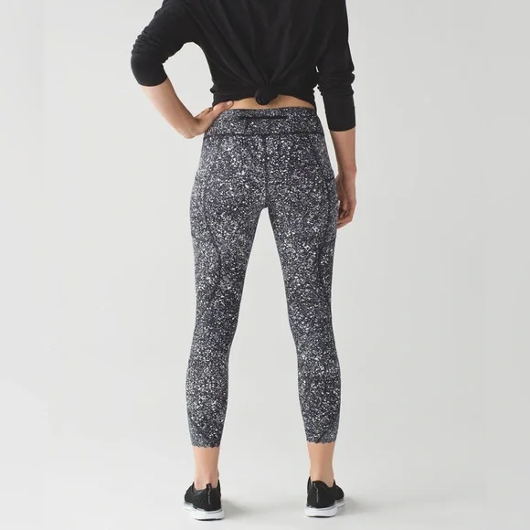 Lululemon Tight Stuff‎ Tight II Splatter White Black / Black Size 8
