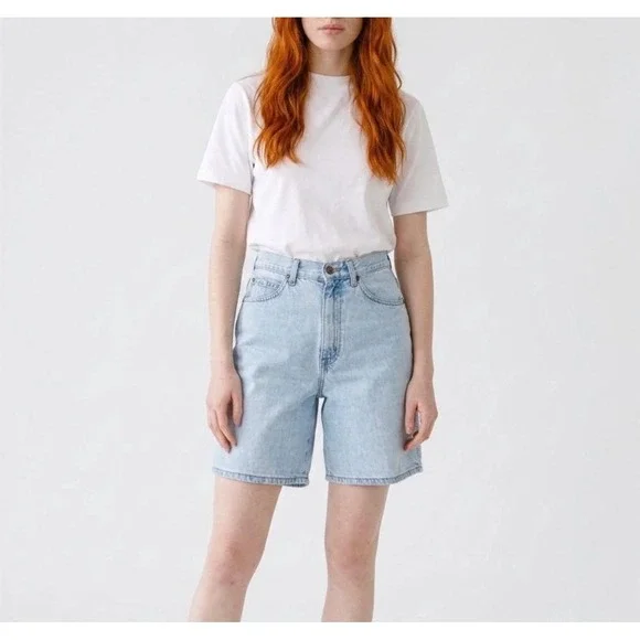 Vintage 90s 1990s jean denim Bermuda shorts faded light wash mom dad normcore