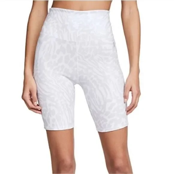 Good American NWT Essentials Leopard Foil Bike Shorts‎ Women's size 3 - Large