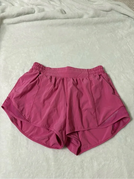 LULULEMON NWOT HOTTY HOTS Women’s Active Running Shorts in Magenta