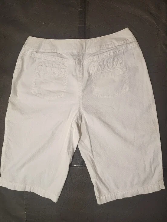 Chico's Bermuda Shorts, Women, Cotton, ZipUp Pockets,Stretchy, Cream,  2.5 / 14