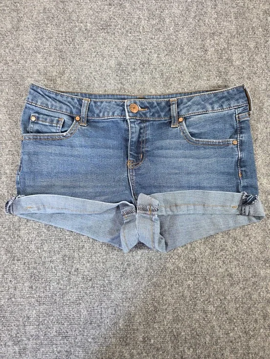Celebrity Pink Denim‎ Cuffed Shorts Size 9/29 Medium Wash Stretch Low Rise
