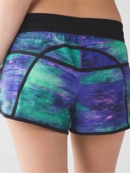 Lululemon Tracker Short III *4-way Stretch Rio Nights Multi / Black Size 8