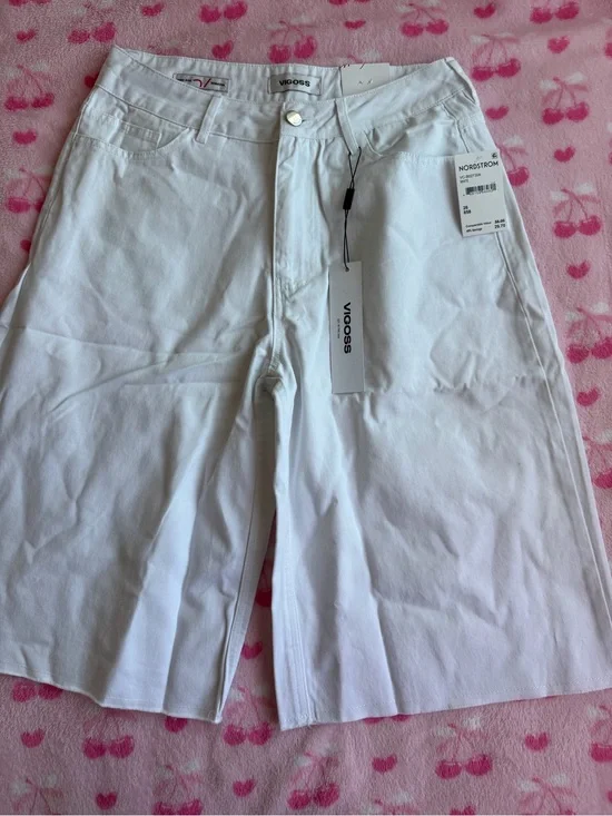 Vigoss womens White Denim Shorts size 26 new