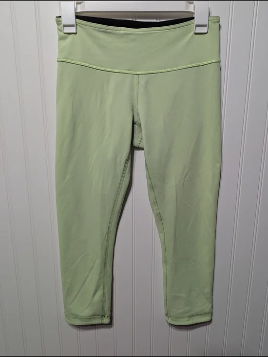 lululemon athletica REVERSIBLE Pistachio Green/Black Cropped High-Rise Leggings